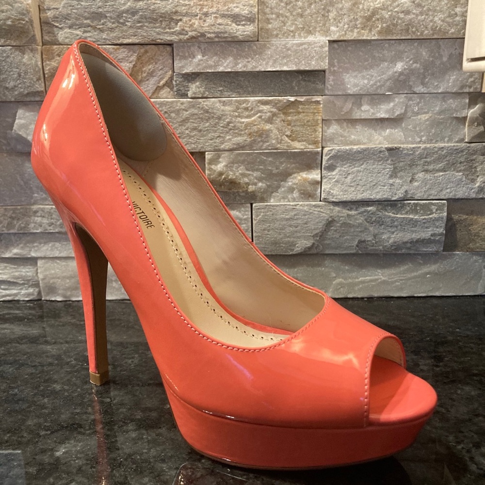 Pour La Victoire angel pumps